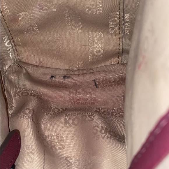 Micheal Kors Handbag ! - Picture 8 of 10